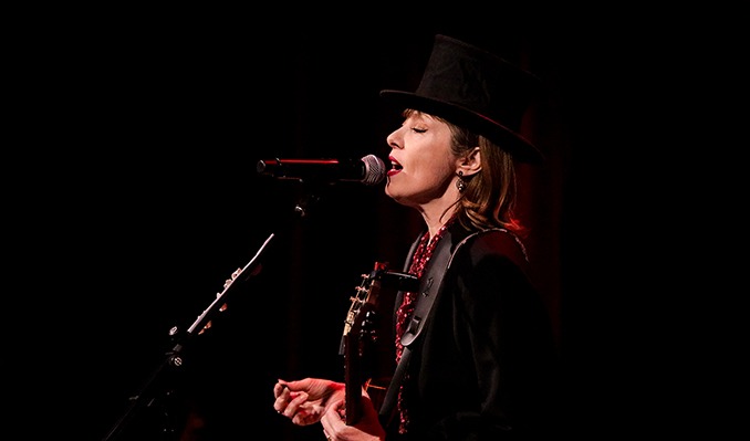 Suzanne Vega singing