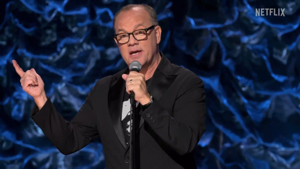 A photo of the comedian Tom Papa performing.