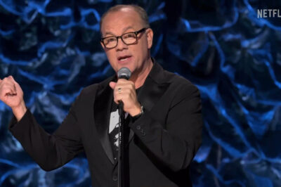 A photo of the comedian Tom Papa performing.